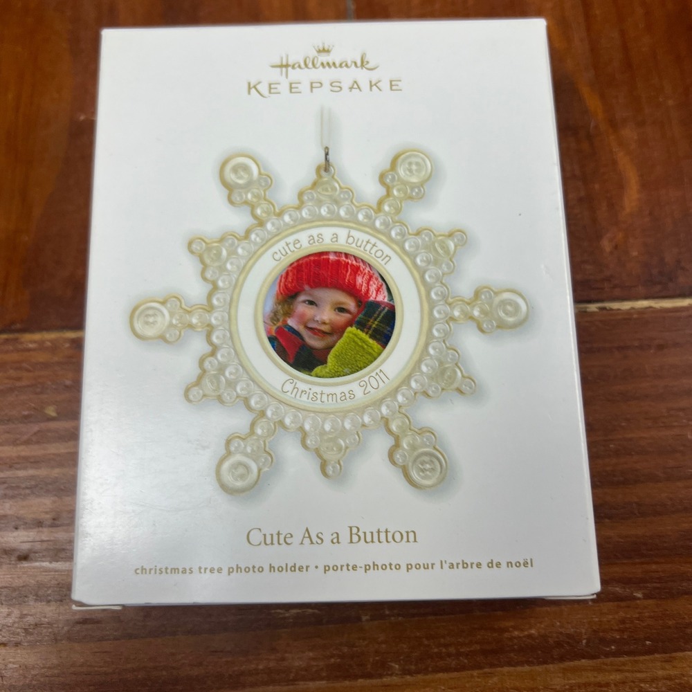 Hallmark Keepsake 2011 Cute As a Button Christmas Photo Holder Ornament QXG4289